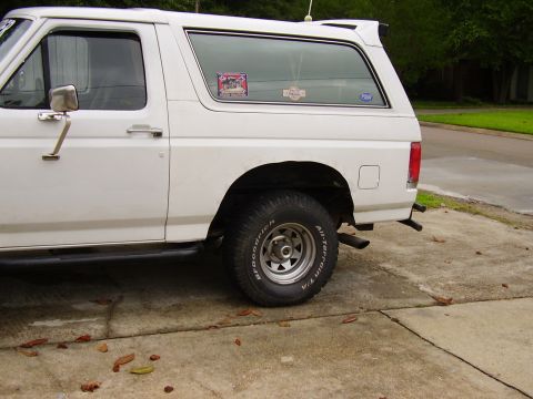 1990 Ford Bronco - Rear tires, side view