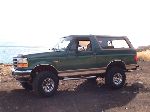 1996 Ford Bronco - Hawaii scene