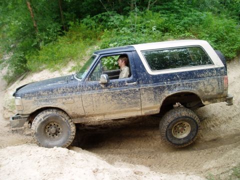 1990 Ford Bronco - This 1990 Ford Bronco navigates a sandy, wooded trail.