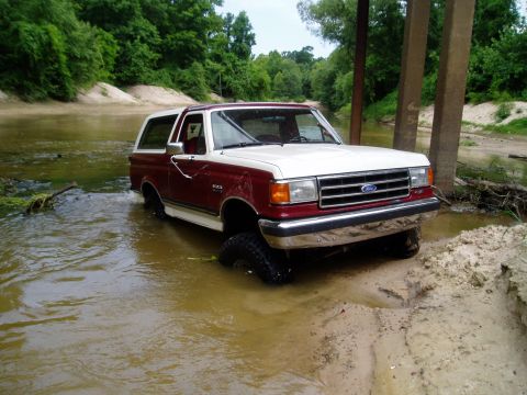 1990 Ford Bronco - This 1990 Ford Bronco is navigating a water crossing under a bridge.