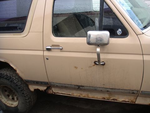 1990 Ford Bronco - Yuck.......... rust.