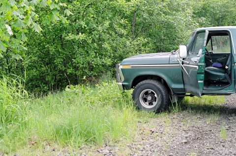 1977 Ford F-150 - Truck in position, awaiting distant yells to start the pull.