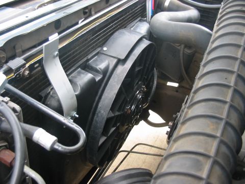 1993 Ford Bronco - Fan mounts. Fabbed from some 1" aluminium.