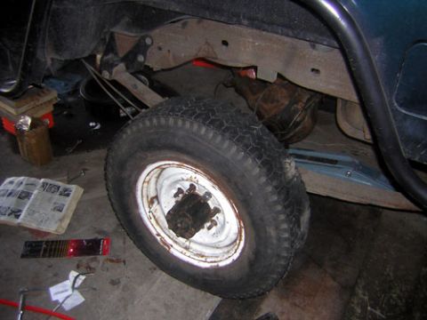 1995 Ford Bronco - axle in