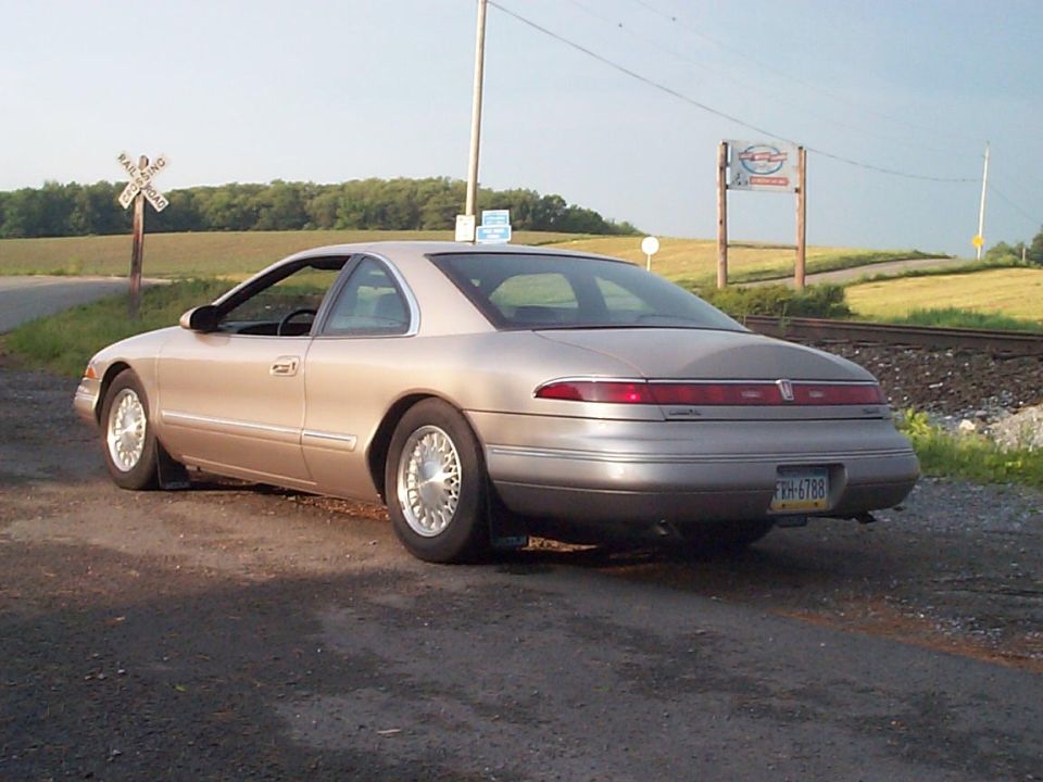 Lowered 1½" with coil springs from American Air Suspension on 5 June 2005