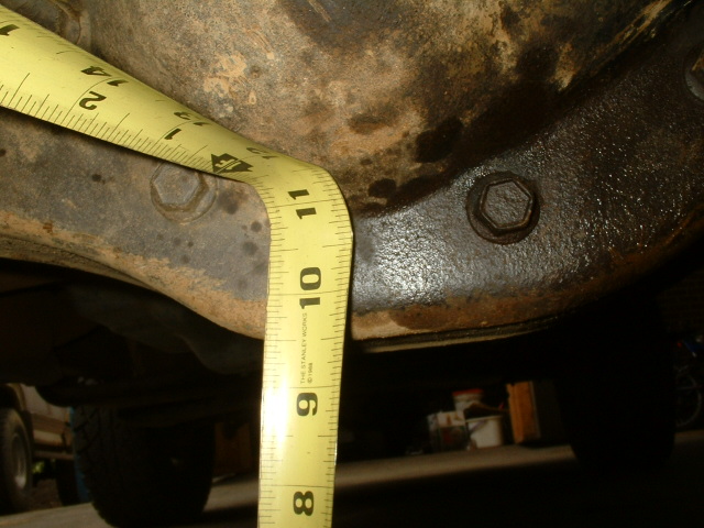 Another shot of the front diff. measurement before the lift / 33's