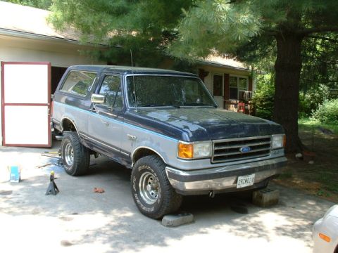 1991 Ford Bronco - ok...the rear's complete. Looks kinda silly with the front not lifted.