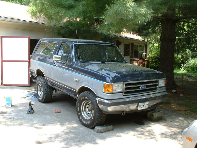 ok...the rear's complete. Looks kinda silly with the front not lifted.