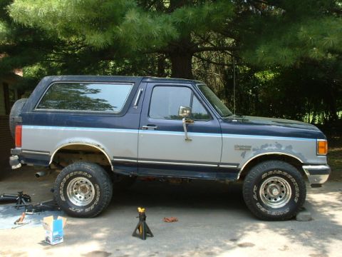 1991 Ford Bronco - Notice the rake from front to rear? Kinda silly