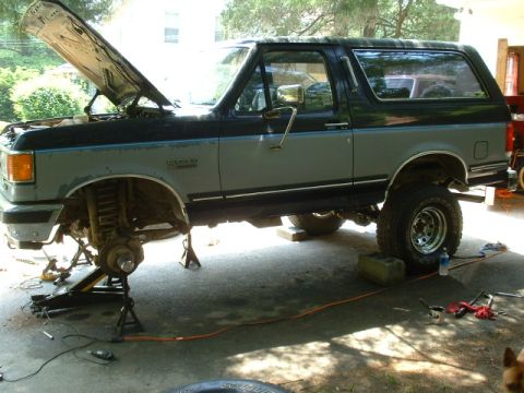1991 Ford Bronco - Another pic of the front tore apart.