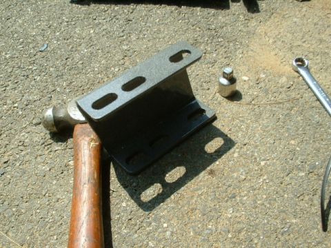 1991 Ford Bronco - Shot of the swaybar drop bracket...not much to it.