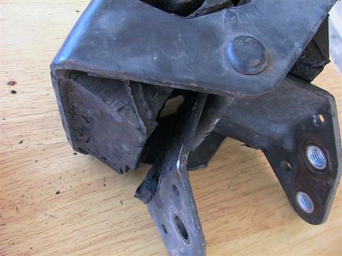 1995 Ford Taurus - bad mount - rear