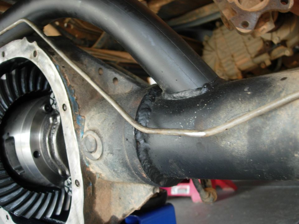 Welded the seam of the axle housing to the differential.
