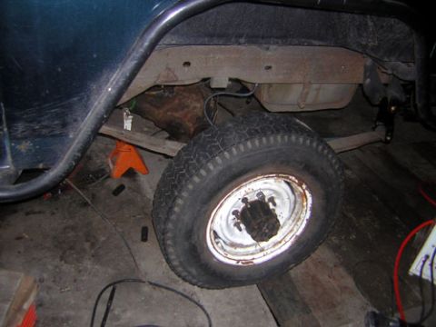 1995 Ford Bronco - axle with weight on it, moved 3" back