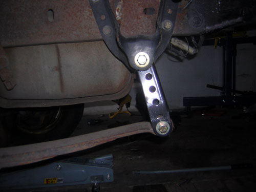 Shackle angle with weight on it (not TOO bad, but still a lil verticle for my taste, the rear shackle may get moved forward a bit later, but not at this time)