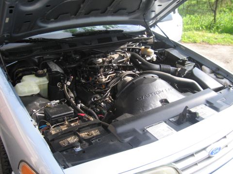 1991 Ford LTD Crown Victoria - Engine bay of a 1991 Ford Crown Victoria LTD, detailing the V8 engine and associated components.