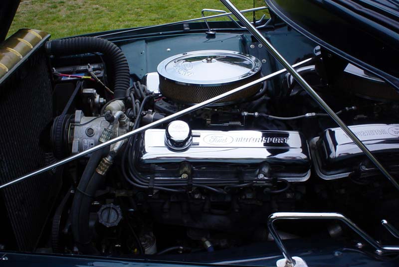 Engine bay with Ford Motorsport valve covers and chrome air cleaner