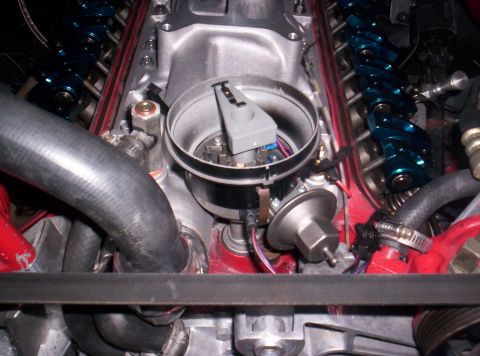 1989 Ford Bronco II - Engine close-up shows distributor cap and rotor assembly with aftermarket roller rockers.
