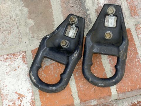 1988 Ford Bronco - Factory tow hooks off of a 97 F-150 shot 2.