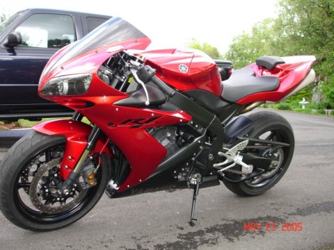 2004 Yamaha R1 photo