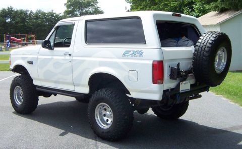 1995 Ford Bronco photo