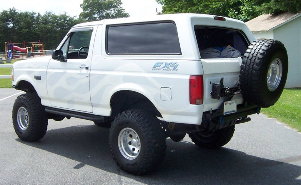 Installed 6" BDS springs and Sky shackle flip