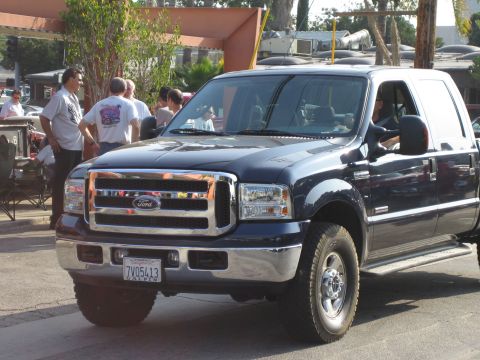 1985 Ford Mustang - This Ford F-Series truck does not match the 1985 Ford Mustang claim, with its grille and body style indicating a much newer model year.