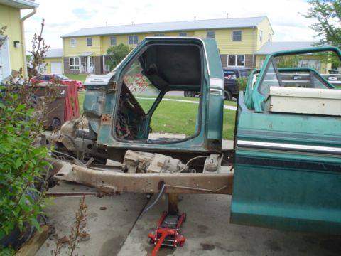 1981 Ford Bronco - the cab is going over board!