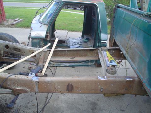 1981 Ford Bronco - grinding to clear the rust