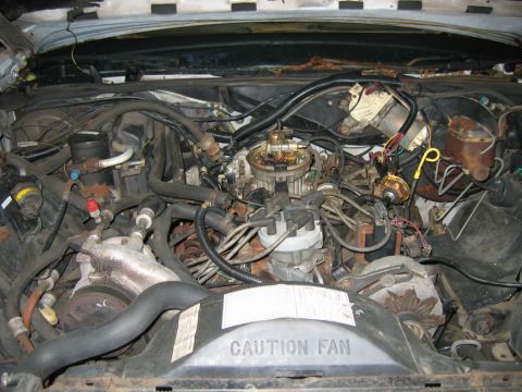 1985 Ford Crown Victoria LTD - The engine compartment shows a V8 engine with various hoses and wiring.