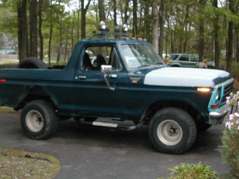 1979 Ford Bronco - continued painting