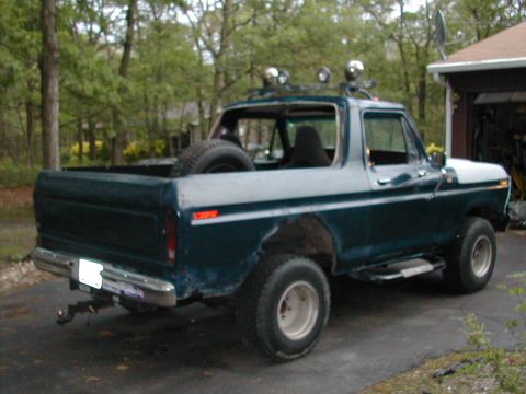 1979 Ford Bronco - continued painting