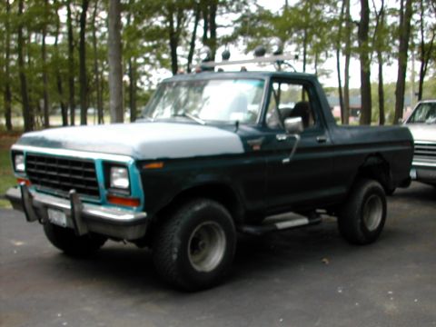1979 Ford Bronco - continued painting, just have the hood left and to clean up all the chrome