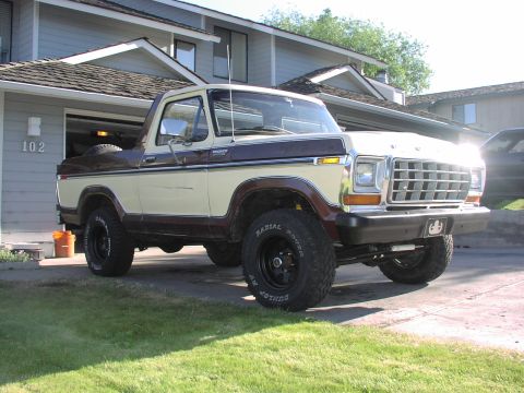1979 Ford Bronco - This 1979 Ford Bronco features a distinctive two-tone paint scheme with beige and dark brown accents.