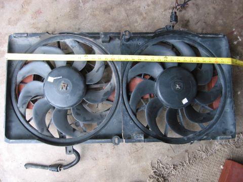 1989 Ford Bronco - Dual Taurus fans mounted. This took some shroud cutting, and the are about as close to each other as possible. 34.5 inches end to end.