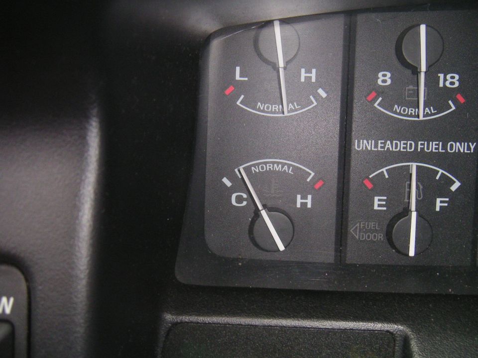 Ford gauge cluster showing oil pressure, voltmeter, coolant temp and full fuel gauge
