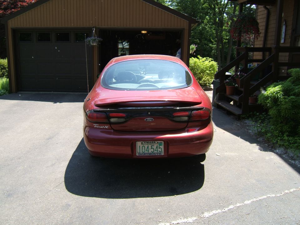1998 Ford Taurus rear view, parked in driveway