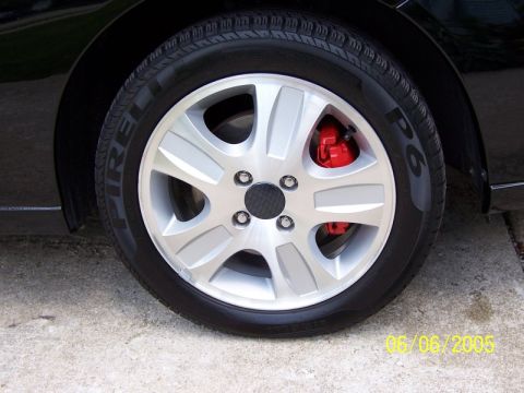 2005 Ford Focus - Close-up of a car's wheel and tire, a red brake caliper and a date stamp from 2005.