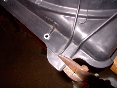 1986 Ford Bronco - Okay, so you caught me, I did a tiny bit of trimming, but nothing that couldn't be done in 10 seconds when you're broken down outside Hell'…