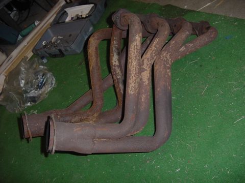 1989 Ford Bronco - This is an exhaust manifold, not a 1989 Ford Bronco.