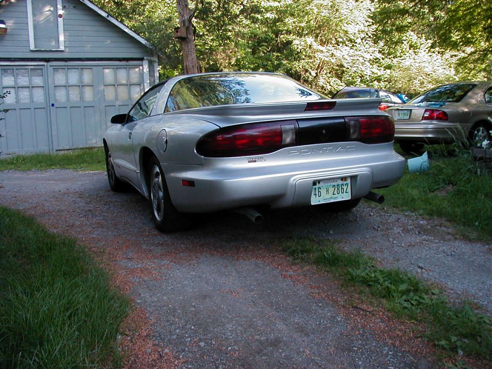 Pontiac Firebird rear view, license plate 46 2862. Another car is parked behind it