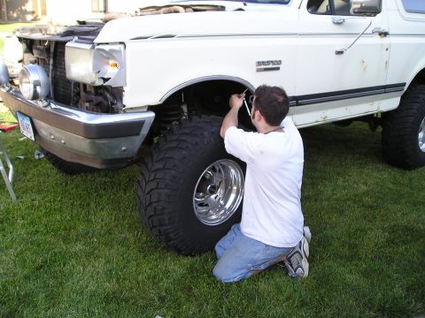 1990 Ford Bronco - inner screws being removed