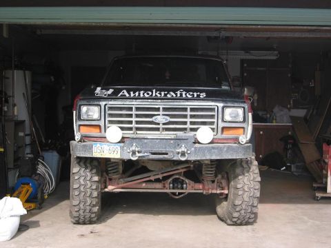 1985 Ford Bronco - It fits in the garage.. Bearly.