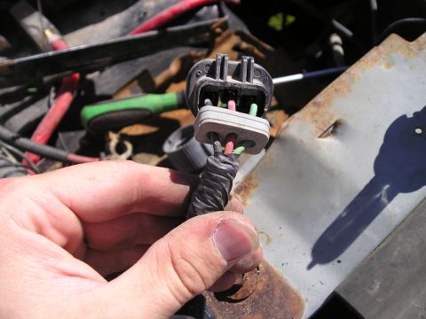 1990 Ford Bronco - pull back plug to swap wires