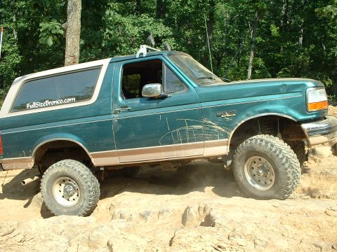 1985 Ford Bronco - This 1992 Ford Bronco navigates a rocky trail, displaying its off-road capabilities.