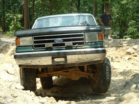 1985 Ford Bronco - Dave got some air too