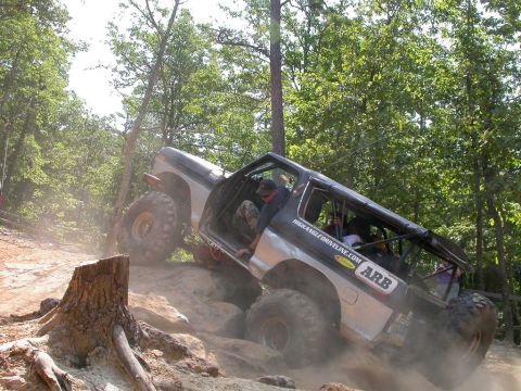 1990 Ford Bronco - Brian had trouble climbing over this little pebble. Notice how he's sitting on the front diff here.