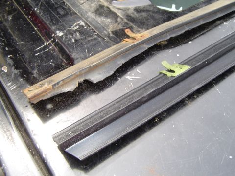 1989 Ford Bronco - Comparison of a worn tailgate window seal with a new replacement seal.