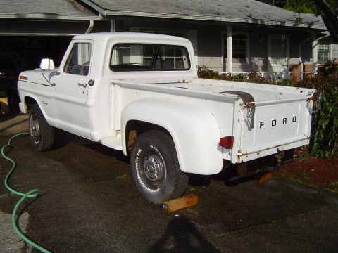 1972 Ford F-100 - The rear tailgate of the truck clearly displays the Ford name in block letters.