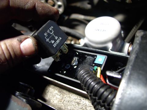 1986 Ford Bronco - Relay for adjustable controller being pressed in.